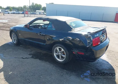 2005 Ford Mustang Gt z USA, uszkodzony, nr VIN 1ZVFT85H355174523